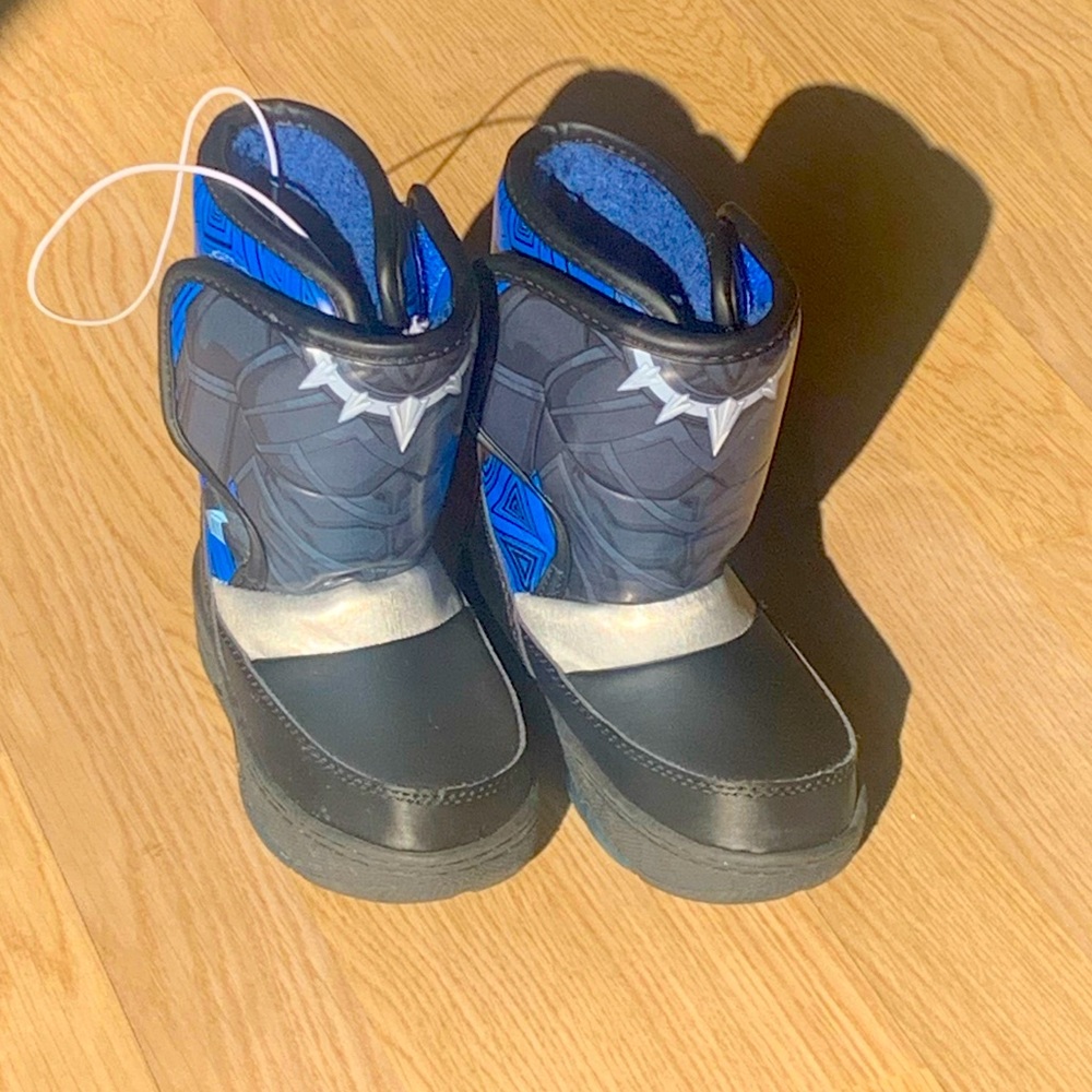 Black Panther Snow Boot